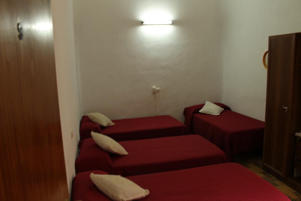 Hostal Xucar Madrid Værelse billede